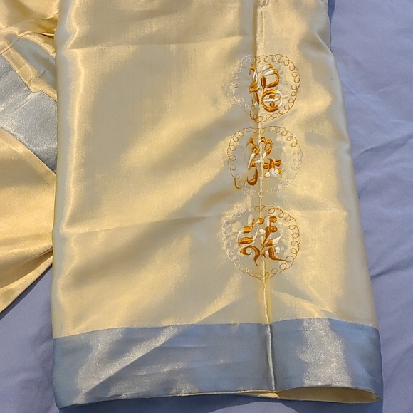Vietnamese Robe - Picture 8 of 10